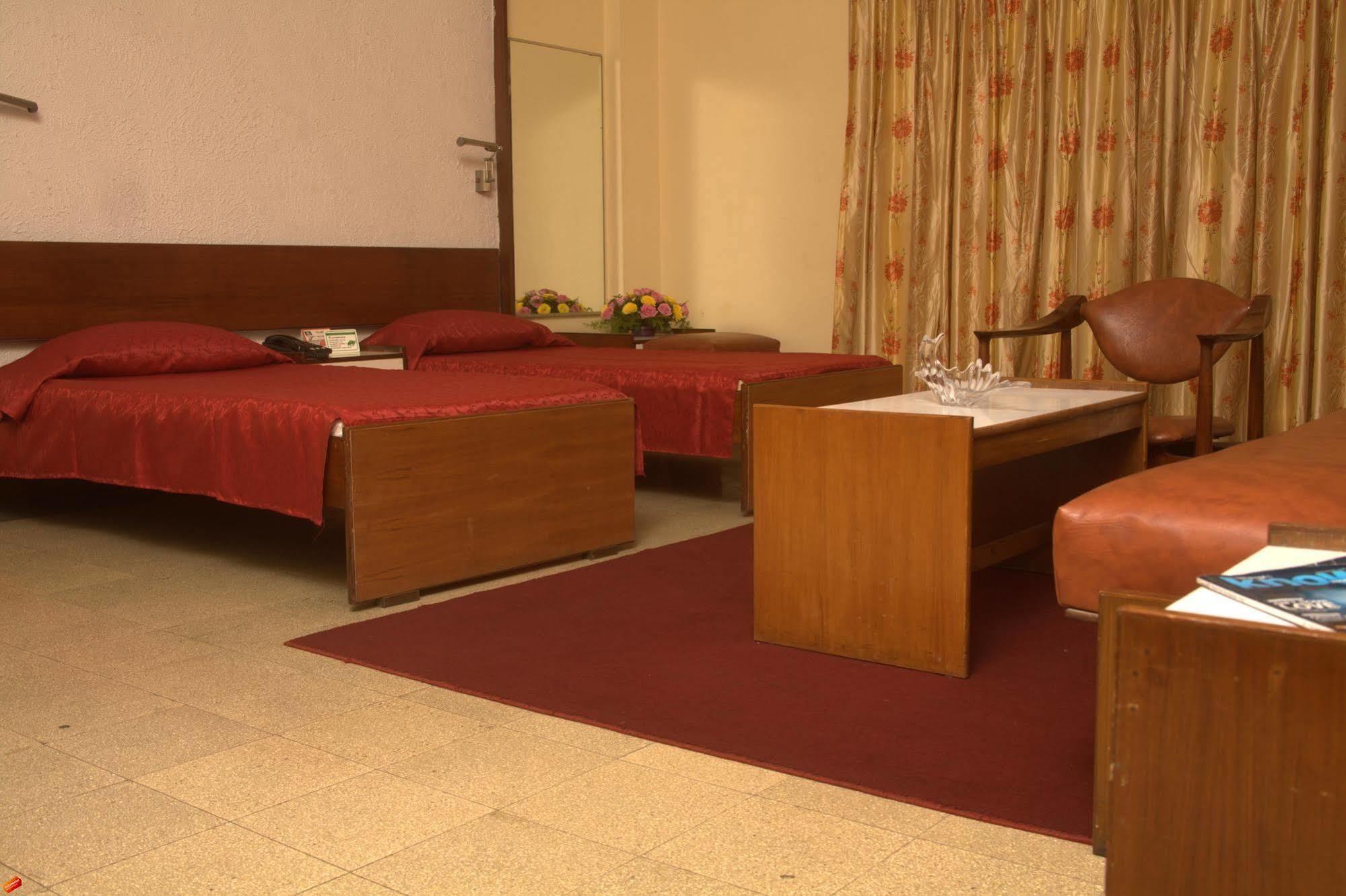 Sea Green Hotel Mumbai  Buitenkant foto